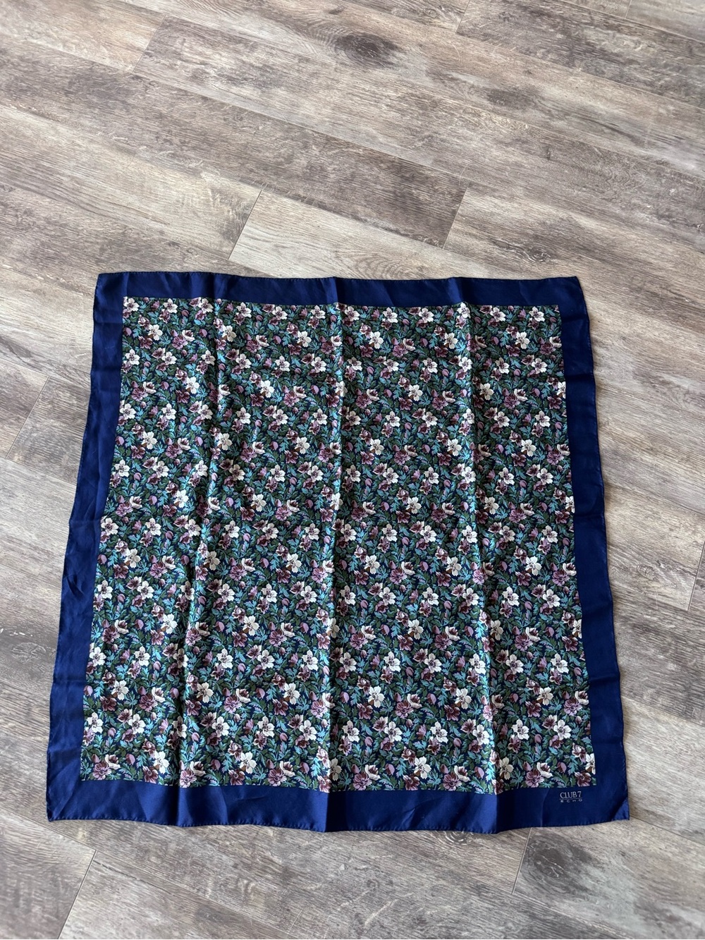 Vintage! Club 7 Echo - Navy Floral Silk Square Square Scarf - Picture 6 of 6
